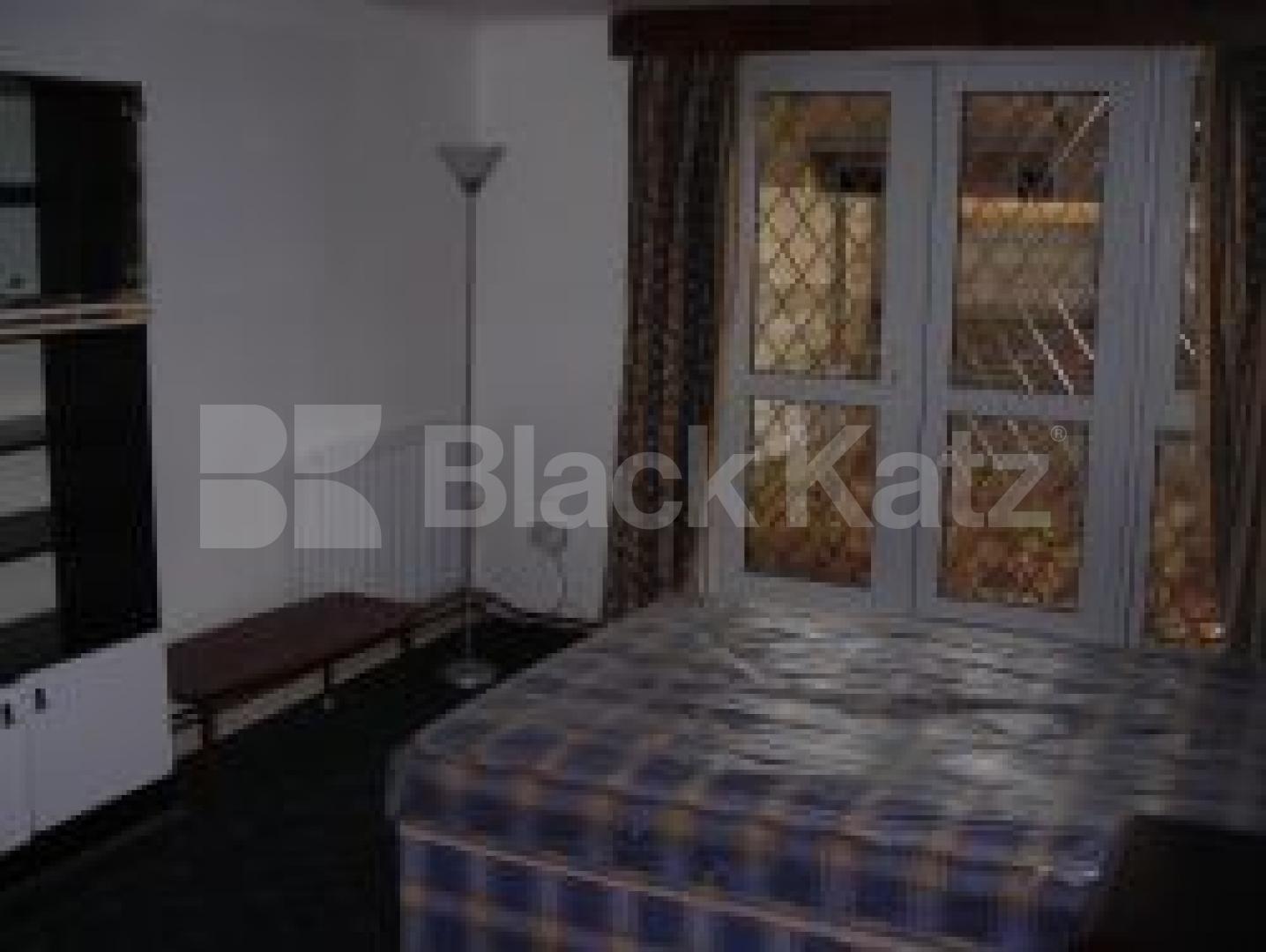 			3 Bedroom, 1 bath, 1 reception Flat			 Salisbury Walk, DARTMOUTH PARK N19